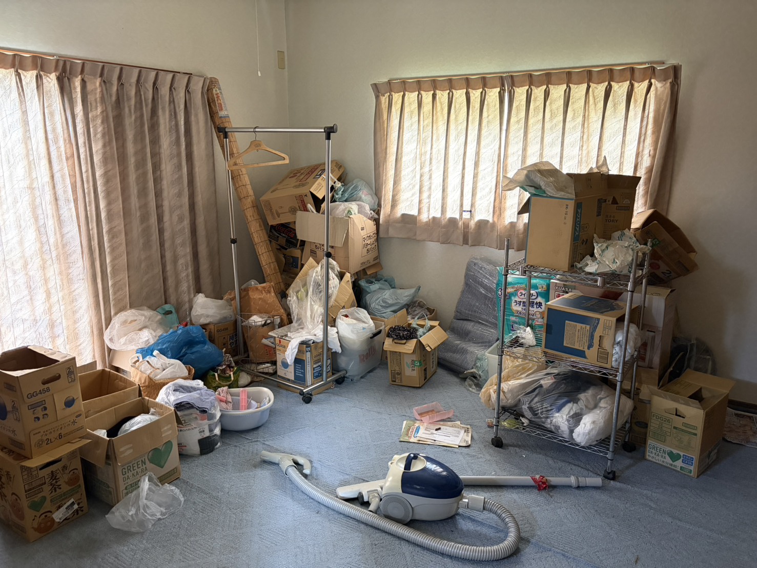 洋室の整理作業前